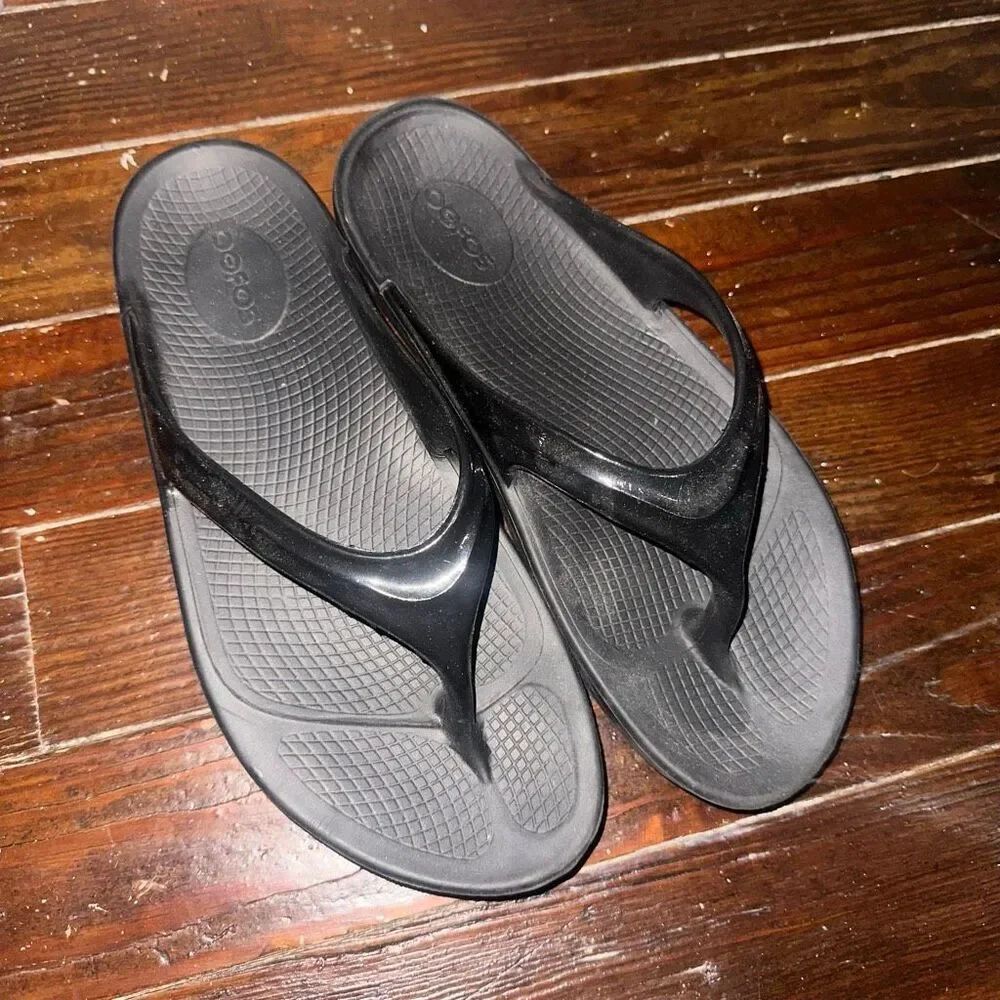Oofos black cushioned surgery recovery black 11 flip flops